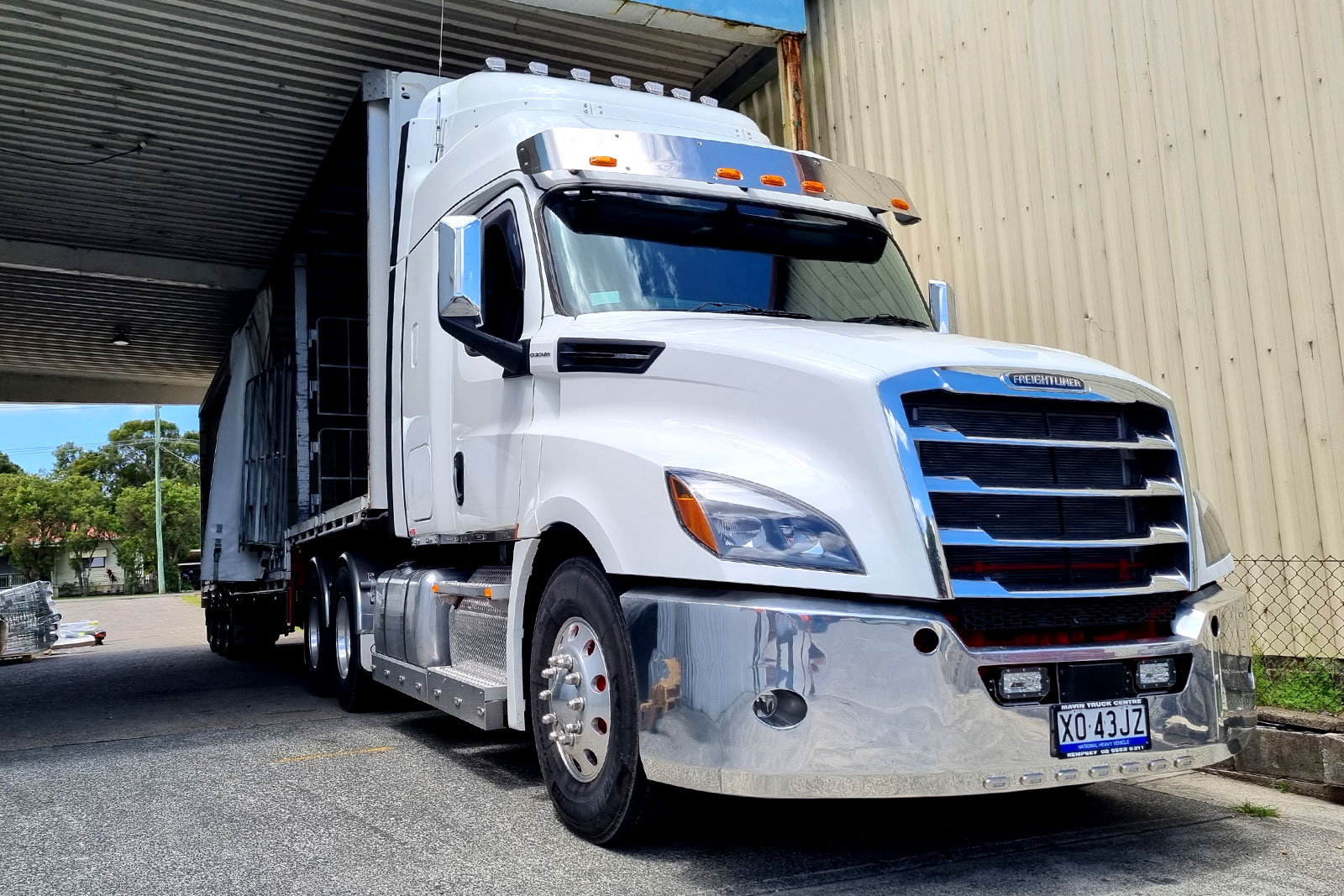 Rod Osborne Transport take delivery of a new Freightliner Cascadia 126